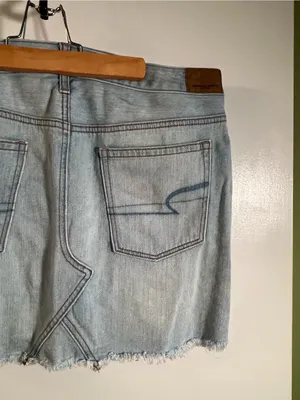 American‎ Eagle Women’s Size 14 Denim Mini Skirt Cut Off Light Wash Distressed thumbnail 8