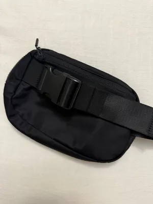 Lululemon Everywhere Belt Bag 1L thumbnail 2
