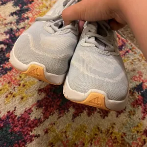 Adidas bounce sneakers 8.5‎ thumbnail 2