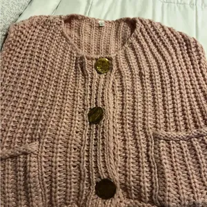 Chunky Pink Knit Sweater Size L thumbnail 2