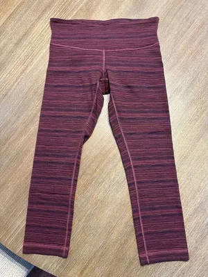 Lululemon Wunder Under High Rise Crop Leggings Red Size 6 Women's Activewear thumbnail 1