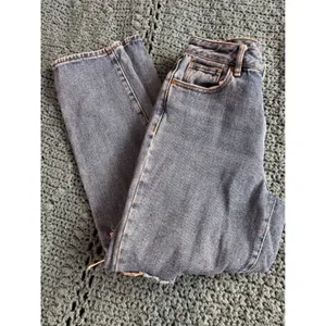 PacSun Los Angeles High Waisted Distressed Mom Jeans Medium Wash Blue Ripped thumbnail 6