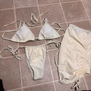 Amazon Essentials Cream Bikini Set Size M thumbnail 1