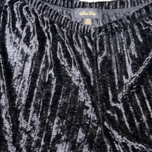 Melissa Paige Size M Black Velour Lounge Pants thumbnail 3
