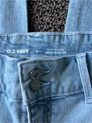 Old Navy Extra High-Rise Sky-Hi Wide Leg Light Wash Jeans thumbnail 4