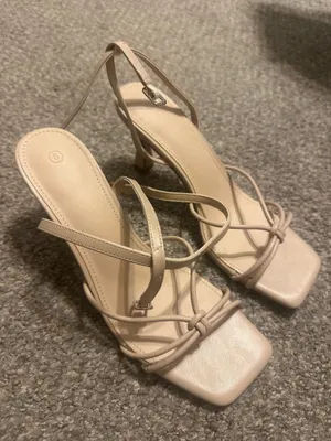 Tan Heels Size 8 thumbnail 2