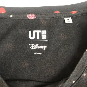 Uniqlo UT Disney Black and Red Snow White Poison Apple Tee Shirt thumbnail 6