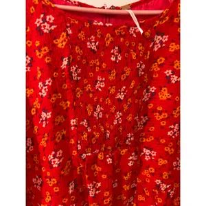 Free People‎ Red Floral Smocked 3/4 Sleeve Boho Smock Top Sz 10 thumbnail 5