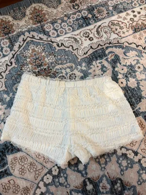 White lace shorts Size M thumbnail 2
