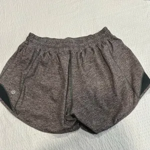 Lululemon gray hotty hot shorts 4” size 6 thumbnail 3