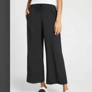 Athleta Avenue Wide Leg Crop Pant Size 14 Black thumbnail 3