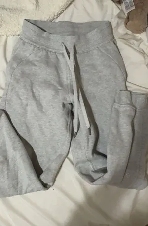 Lululemon scuba joggers size 4 thumbnail 1