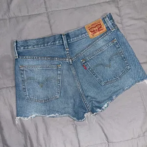 Levi's High-Waisted Denim Shorts thumbnail 4