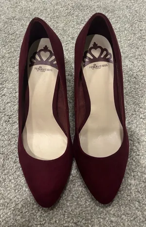 Fergalicious Suede Pointed Toe Pumps in Wine - Size: 6 thumbnail 1