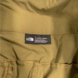 North face green/brown hiking pants 6 thumbnail 6