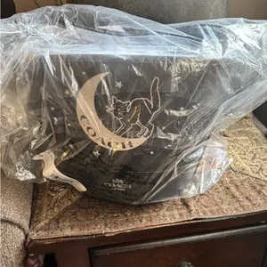 Authentic Coach Signature/Smooth leather w Celestial Cat Design bucket shoulder thumbnail 8