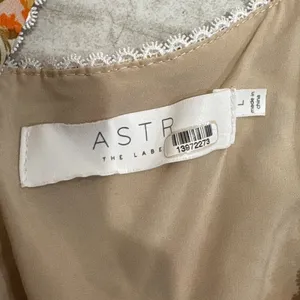 ASTR the Label So Smitten Floral Ruched Mini‎ Dress Orange Yellow Size Large thumbnail 4