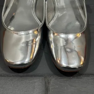 Larroude Blair Silver Metallic Patent Mary Jane Flat - size 7 thumbnail 3