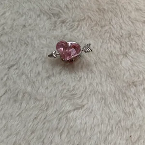 Tiny heart pin Pink thumbnail 3