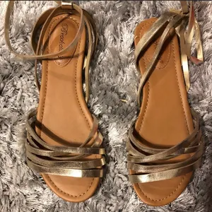 Sandals Gold Size 8 thumbnail 4