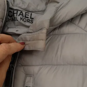 Michael Kors Puffer Jacket Womens M Packable Hooded Taupe Quilted Excellent thumbnail 5