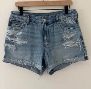 American Eagle High Waisted Cotton Light Wash Relax Fit Cuff Denim Short size 10 thumbnail 1