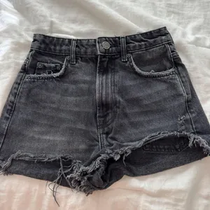 Black denim shorts thumbnail 1