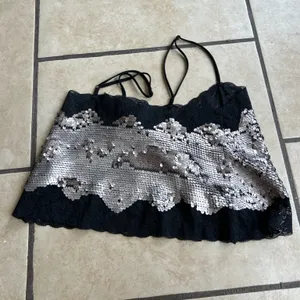 Express black lace gold sequin cropped cami top thumbnail 10