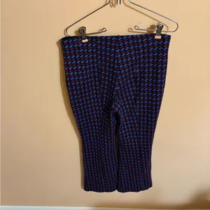 Anthropologie Maeve Margot Kick Crop Pants in Maroon & Blue Houndstooth thumbnail 6