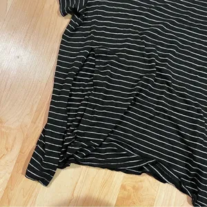 Le Lis Striped Split Side Short Sleeve T-Shirt Women’s Medium thumbnail 2