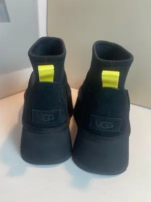 UGG Women’s Classic Mini Dipper Shearling Fur Platform boots Black Sz 6 thumbnail 3