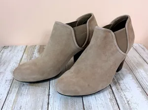 Vaneli Suede Ankle Booties Taupe Block Heel Elastic Side Women's‎ Size 7M thumbnail 1