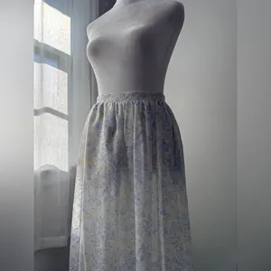 Vintage ‘80s TanJay by Nygard White Floral Print Elastic Waist Midi Skirt thumbnail 3