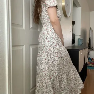 WAYF‎ Plaza Ditsy Floral Tiered Cotton Cut-Out Maxi Dress Sz Small Puff Sleeve thumbnail 4