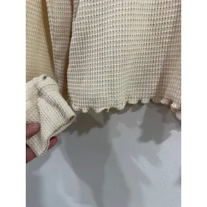 Billabong Essentials Light Yellow Waffle Knit Cropped Long Sleeve Thermal Top M thumbnail 4