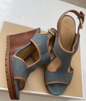 women’s sandals thumbnail 10