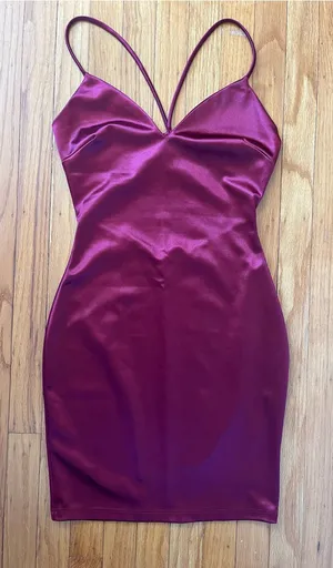 Windsor Burgundy Satin Bodycon Strappy Back Mini Dress Size Small thumbnail 1