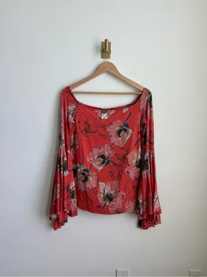 Free People We The Free Floral Bell Sleeve Top Red Boho Rayon Women's Medium thumbnail 2