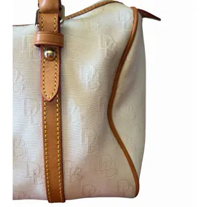 Vintage Dooney & Bourke White Monogram Canvas Barrel Satchel Bag Leather Trim thumbnail 5