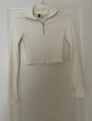 H&M Cropped Zip Up Top thumbnail 4