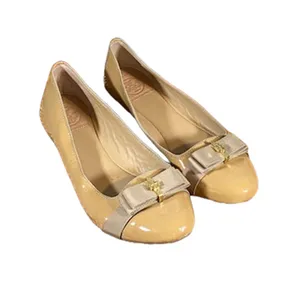 Tory Burch Women’s Beige Patent Leather Trudy Bow Front Slip On Flats Size 7.5 thumbnail 1