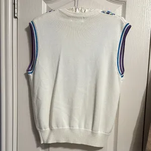 💙💖 Vintage White Sleeveless Knit Sweater Embroidered V Neck Vest‎ thumbnail 3