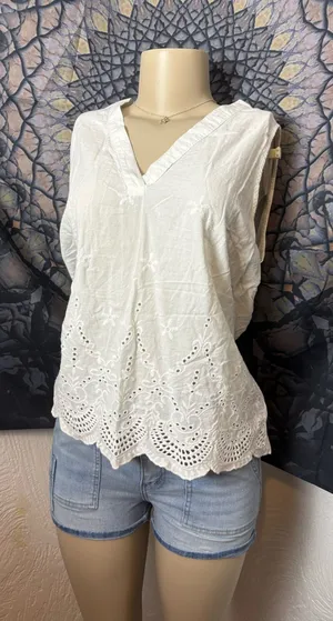 A New Day White Lace V-Neck Sleeveless Top thumbnail 1
