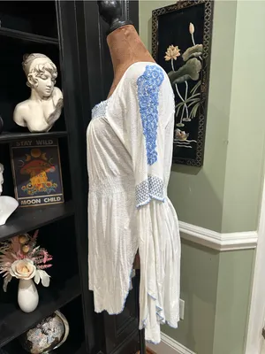 Free People Valley Peasant‑Style Top – Cream with Blue Embroidery – Size Medium thumbnail 8