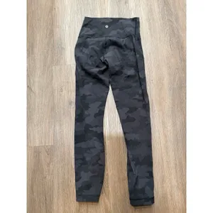 Lululemon Wunder Under HR Tight 25'' Lux‎ LW5BSPS Womens sz 4 Grey Camo Leggings thumbnail 2