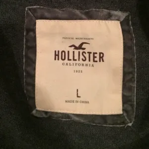 Hollister Co. VTG 2000s Women’s Preppy Dark Grey Open Ruffled Cardigan — LARGE thumbnail 2