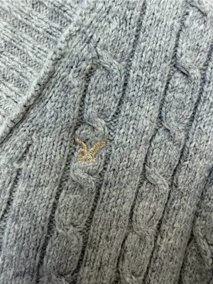 American Eagle Outfitters Y2K Grey Cable Knit V-Neck Sweater Womens Medium thumbnail 4