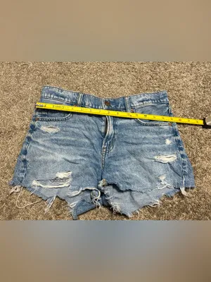 (American Eagle) High Rise Distressed Denim Shorts: Size 4 thumbnail 4