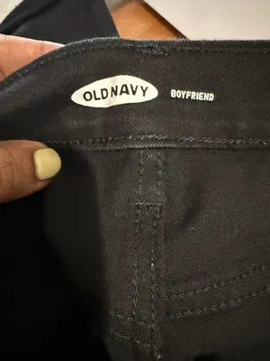 Old Navy Mid Rise Black Wash Ripped Boyfriend Jean Shorts Size 10 thumbnail 6