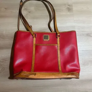 Dooney & Bourke 1975 Ruby Red Pebbled Shoulder Bag Bring‎ Leather Straps Trim thumbnail 8